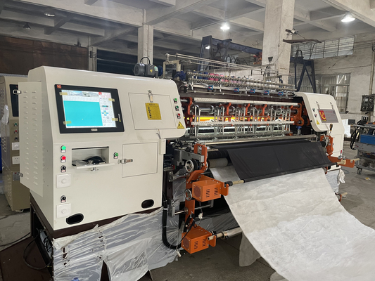 82 ιντσών Πολλαπλή βελόνα Quilting Machine υψηλή ακρίβεια και ομαλή απόδοση 3 σειρές βελόνες