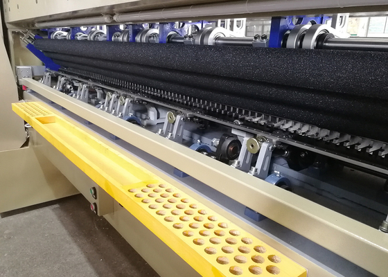 240CM πλάτος 1000rpm Υπολογιστική βιομηχανική μηχανή για την υψηλής ταχύτητας παραγωγή κουβέρτας
