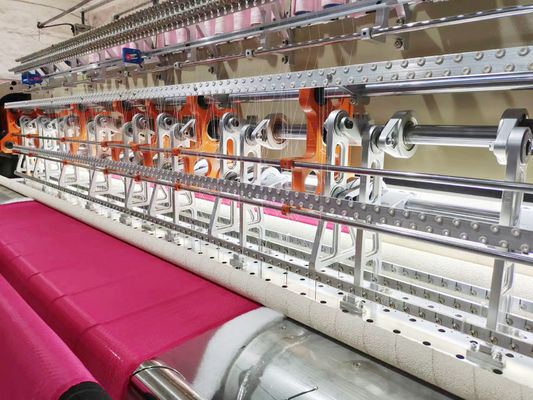 Χαμηλή δονή 96 ιντσών Εμπορικό Quilting Machine Για Comforter