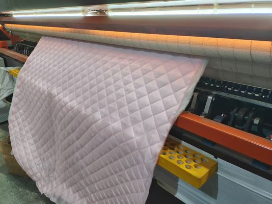 Εξοπλισμός πλέγματος με πολλαπλές βελόνες 128 ιντσών για προϊόντα κρεβατιού με ταχύτητα 1400 στροφών ανά λεπτό