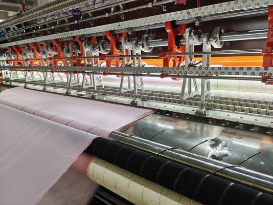 82 γενικό πάπλωμα ίντσας που κατασκευάζει τη μηχανή με την τέμνουσα συσκευή ακρών